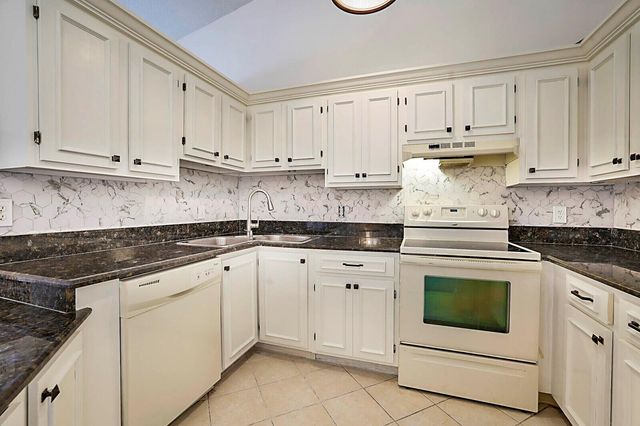 6568 Chasewood Drive E E, Jupiter, FL 33458
