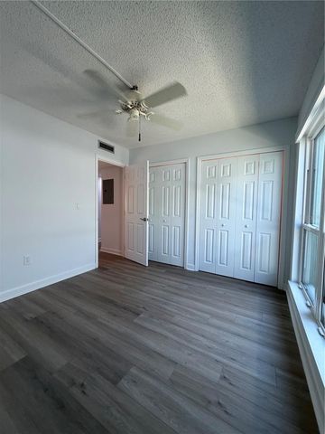 1 WINDRUSH BOULEVARD 93, Indian Rocks Beach, FL 33785