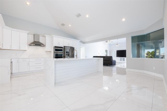 11850 7TH STREET E, Treasure Island, FL 33706