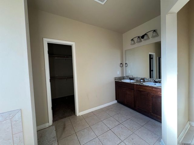 13876 Avocado Dr, Denham Springs, LA 70726