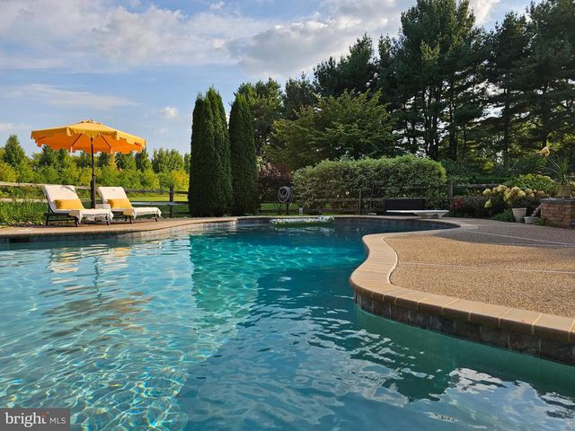 5930 SHETLAND DR, Doylestown, PA 18902