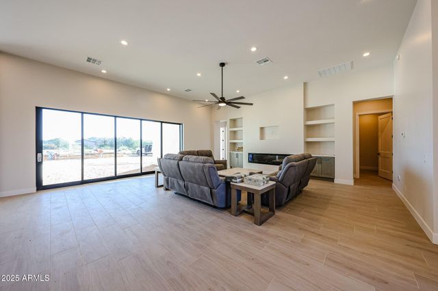 17735 W Dale Lane, Surprise, AZ 85387