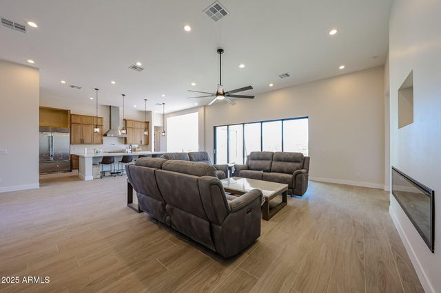 17735 W Dale Lane, Surprise, AZ 85387