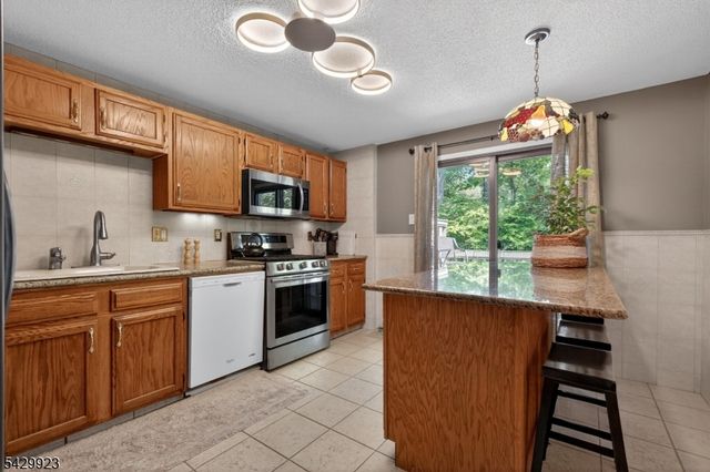 37 Quail Ct, Hardyston Twp., NJ 07419