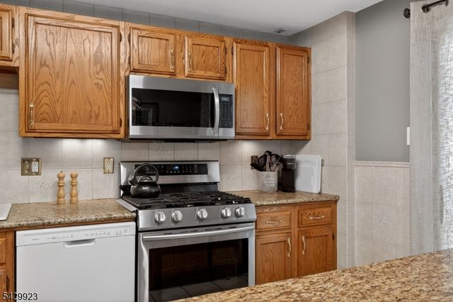37 Quail Ct, Hardyston Twp., NJ 07419