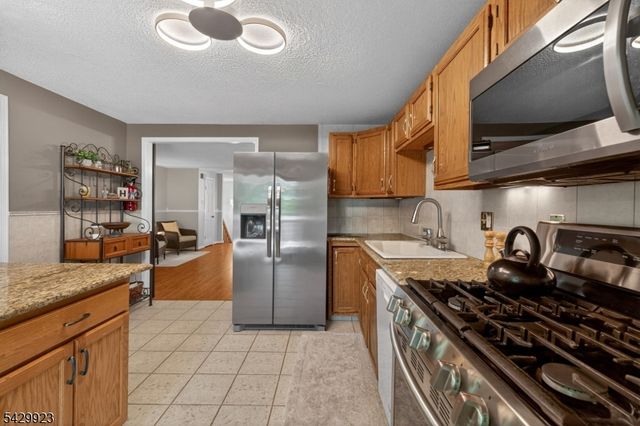 37 Quail Ct, Hardyston Twp., NJ 07419