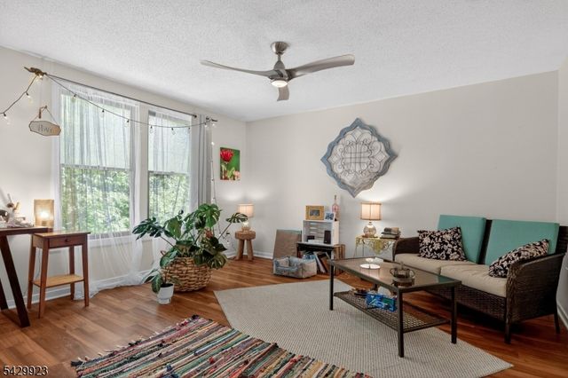 37 Quail Ct, Hardyston Twp., NJ 07419