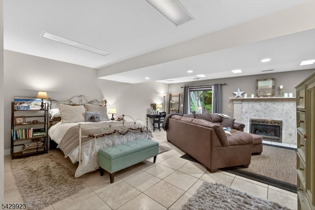 37 Quail Ct, Hardyston Twp., NJ 07419
