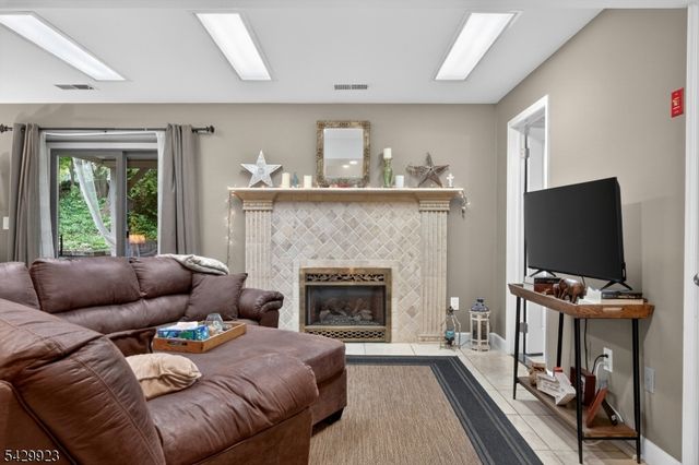 37 Quail Ct, Hardyston Twp., NJ 07419