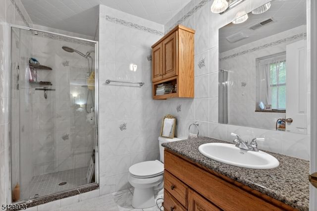 37 Quail Ct, Hardyston Twp., NJ 07419