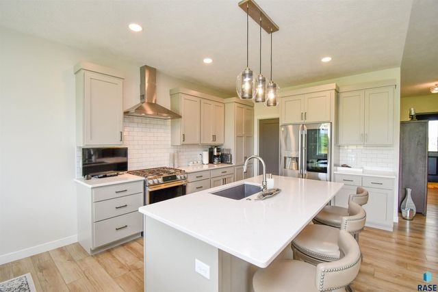 517 N Wildcat Dr Drive, Sioux Falls, SD 57110