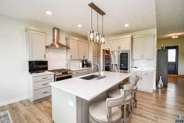 517 N Wildcat Dr Drive, Sioux Falls, SD 57110