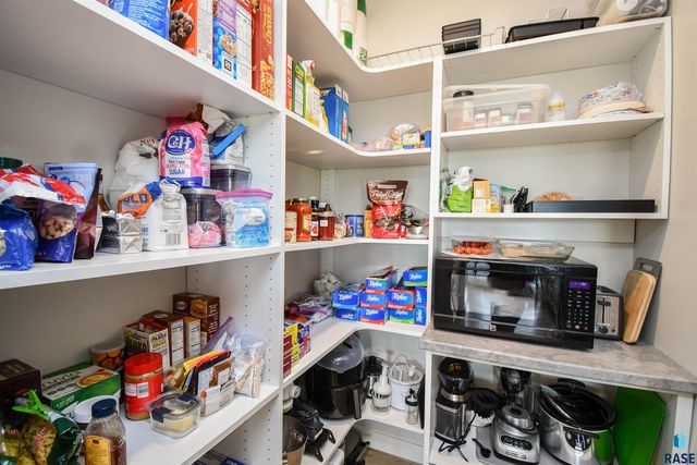 517 N Wildcat Dr Drive, Sioux Falls, SD 57110