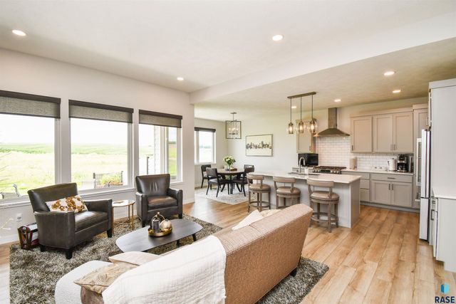 517 N Wildcat Dr Drive, Sioux Falls, SD 57110