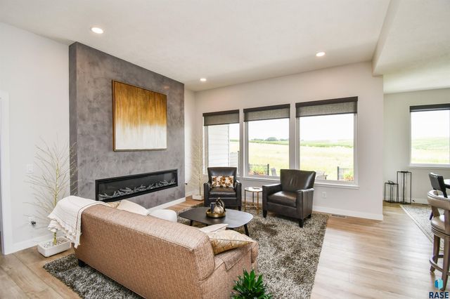 517 N Wildcat Dr Drive, Sioux Falls, SD 57110