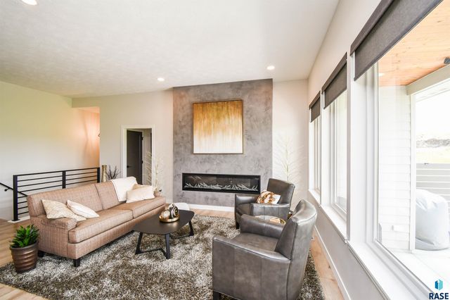 517 N Wildcat Dr Drive, Sioux Falls, SD 57110