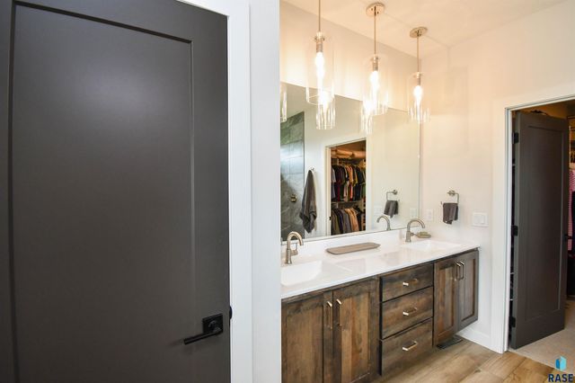 517 N Wildcat Dr Drive, Sioux Falls, SD 57110