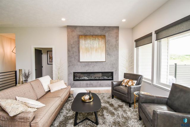 517 N Wildcat Dr Drive, Sioux Falls, SD 57110