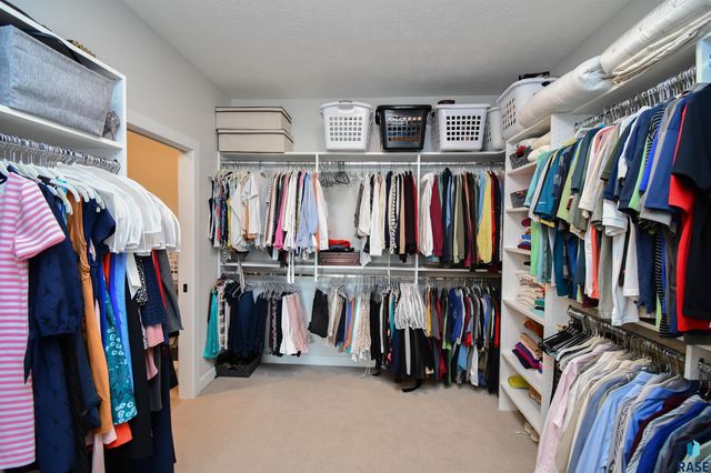 517 N Wildcat Dr Drive, Sioux Falls, SD 57110