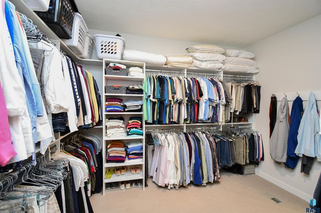 517 N Wildcat Dr Drive, Sioux Falls, SD 57110