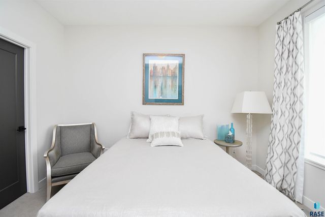 517 N Wildcat Dr Drive, Sioux Falls, SD 57110