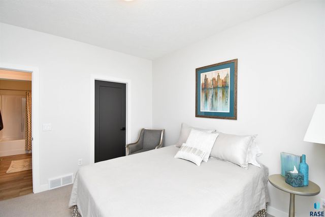 517 N Wildcat Dr Drive, Sioux Falls, SD 57110