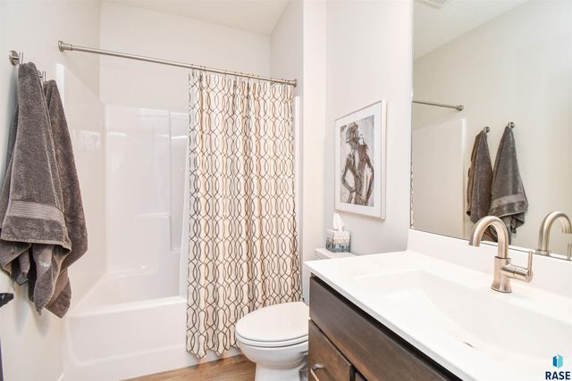 517 N Wildcat Dr Drive, Sioux Falls, SD 57110