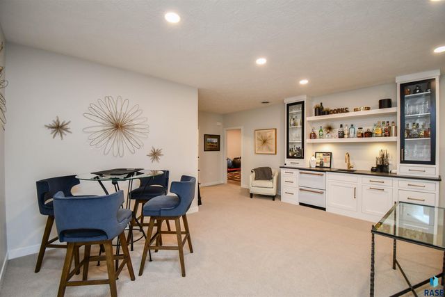 517 N Wildcat Dr Drive, Sioux Falls, SD 57110