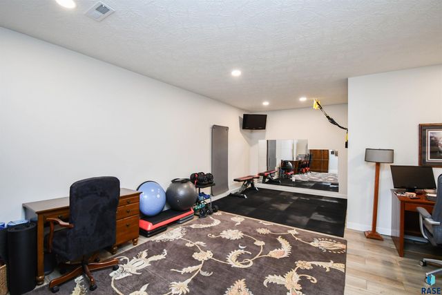 517 N Wildcat Dr Drive, Sioux Falls, SD 57110