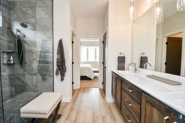 517 N Wildcat Dr Drive, Sioux Falls, SD 57110