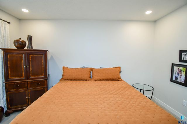 517 N Wildcat Dr Drive, Sioux Falls, SD 57110