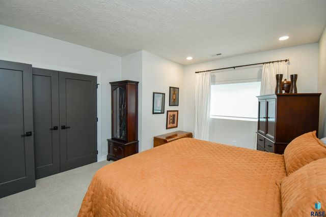 517 N Wildcat Dr Drive, Sioux Falls, SD 57110