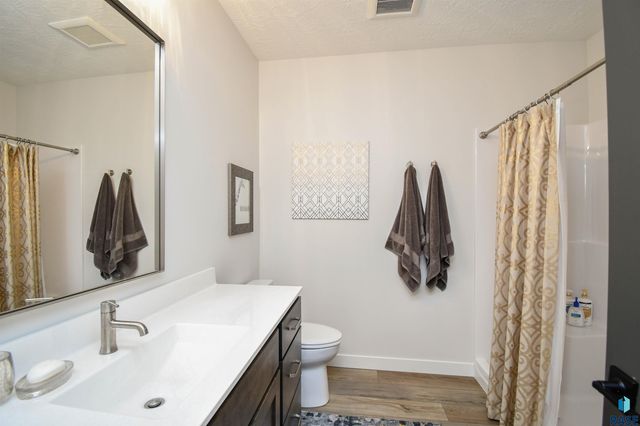 517 N Wildcat Dr Drive, Sioux Falls, SD 57110