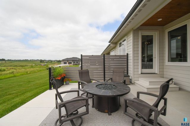 517 N Wildcat Dr Drive, Sioux Falls, SD 57110