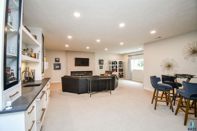 517 N Wildcat Dr Drive, Sioux Falls, SD 57110