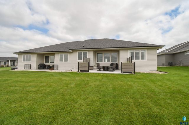 517 N Wildcat Dr Drive, Sioux Falls, SD 57110