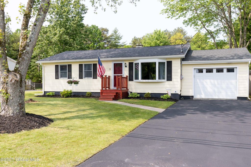 9 Wintergreen Road, Queensbury, NY 12804