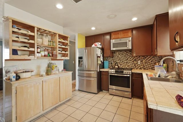 334 Osage Pl, Lathrop, CA 95330