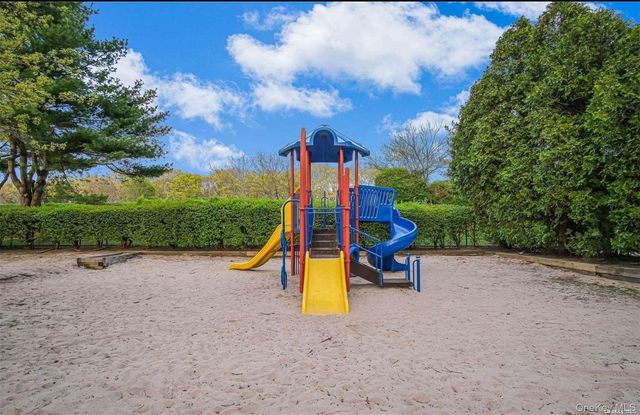 48 Pointe Cir S, Coram, NY 11727