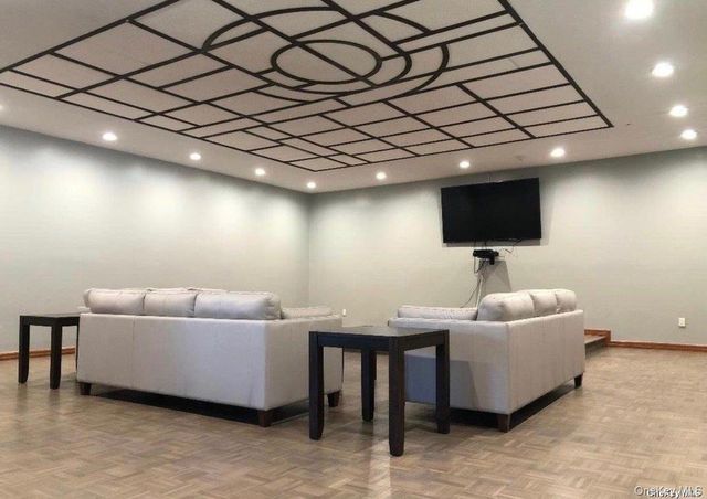 48 Pointe Cir S, Coram, NY 11727