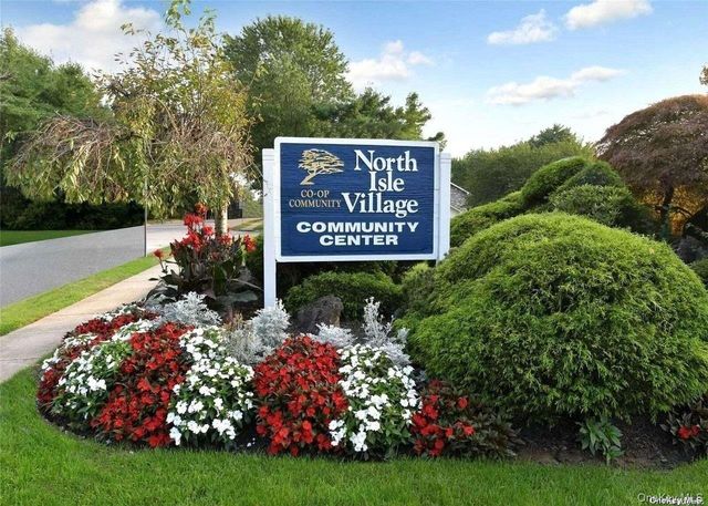 48 Pointe Cir S, Coram, NY 11727