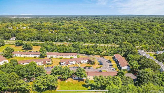 48 Pointe Cir S, Coram, NY 11727