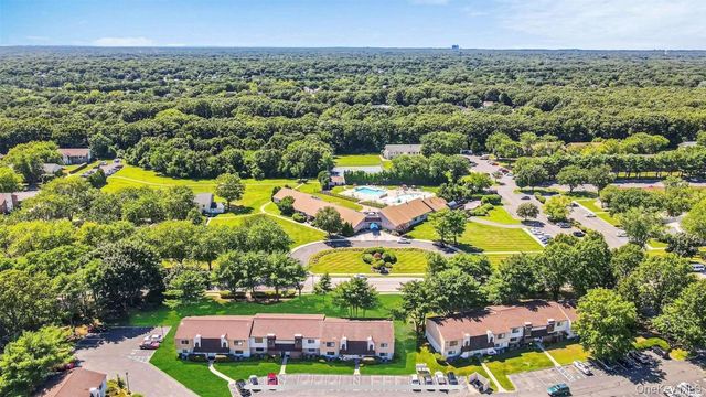 48 Pointe Cir S, Coram, NY 11727