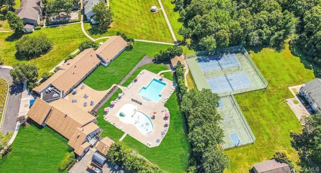 48 Pointe Cir S, Coram, NY 11727