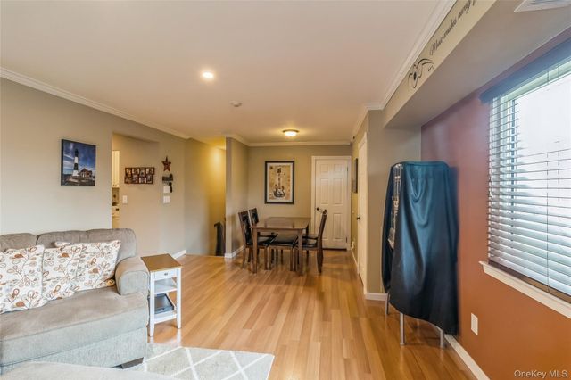 48 Pointe Cir S, Coram, NY 11727