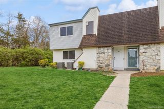 48 Pointe Cir S, Coram, NY 11727