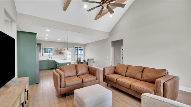 872 Round Top Street, Prairie Grove, AR 72753