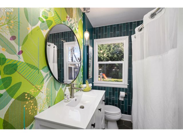 2926 Ne 77TH Pl, Portland, OR 97213