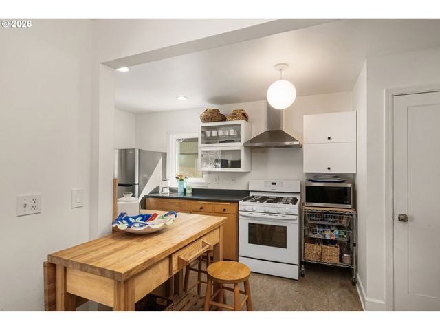 2926 Ne 77TH Pl, Portland, OR 97213