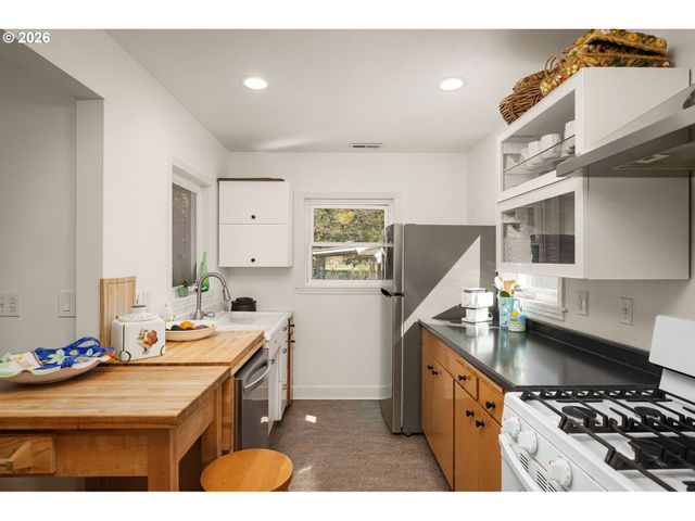 2926 Ne 77TH Pl, Portland, OR 97213